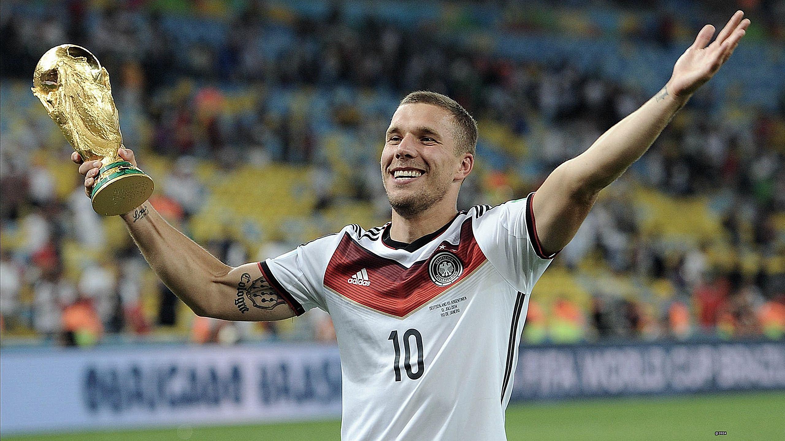 Lukas Podolski Vermögen - Ein Blick Auf Das Leben Und Die Finanzen Des Fußballstars-2