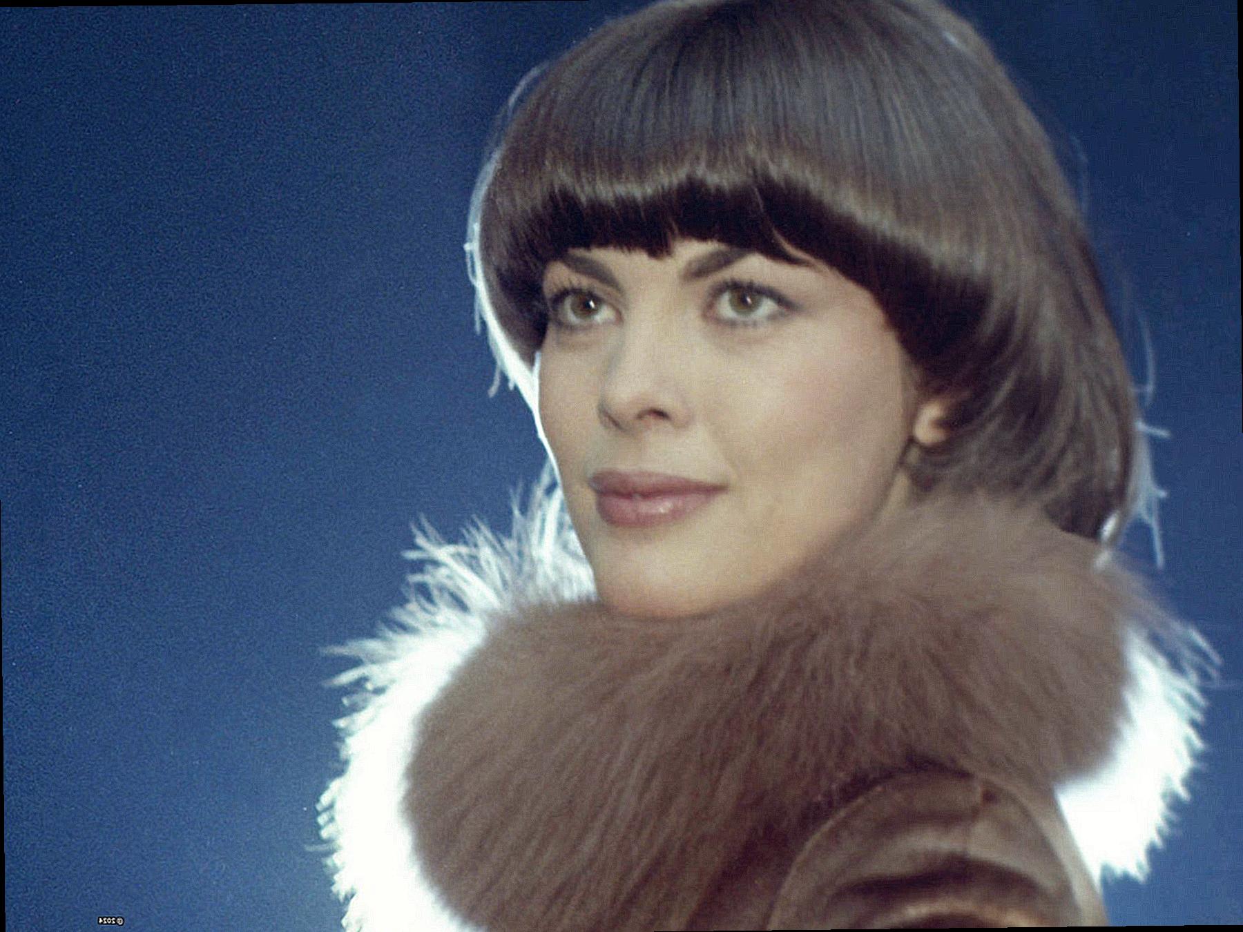 Mireille Mathieu - Ein Blick Auf Das Beeindruckende Vermögen Der Französischen Chanson-Legende-2